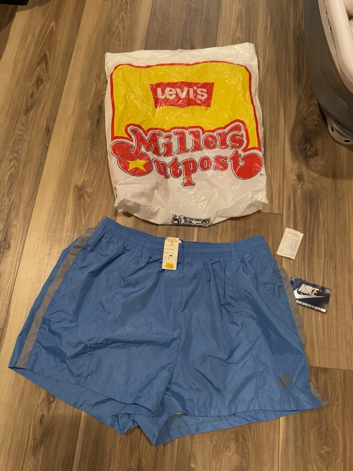 耐克复古 80 年代跑步短裤百慕大/锡全新带标签大号带原装收据