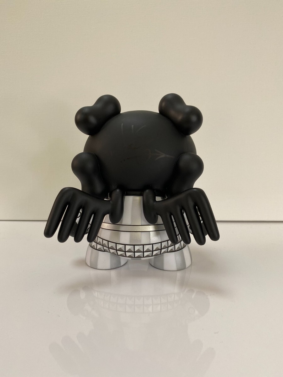 KIDROBOT Back In Black SKULLHEAD 8