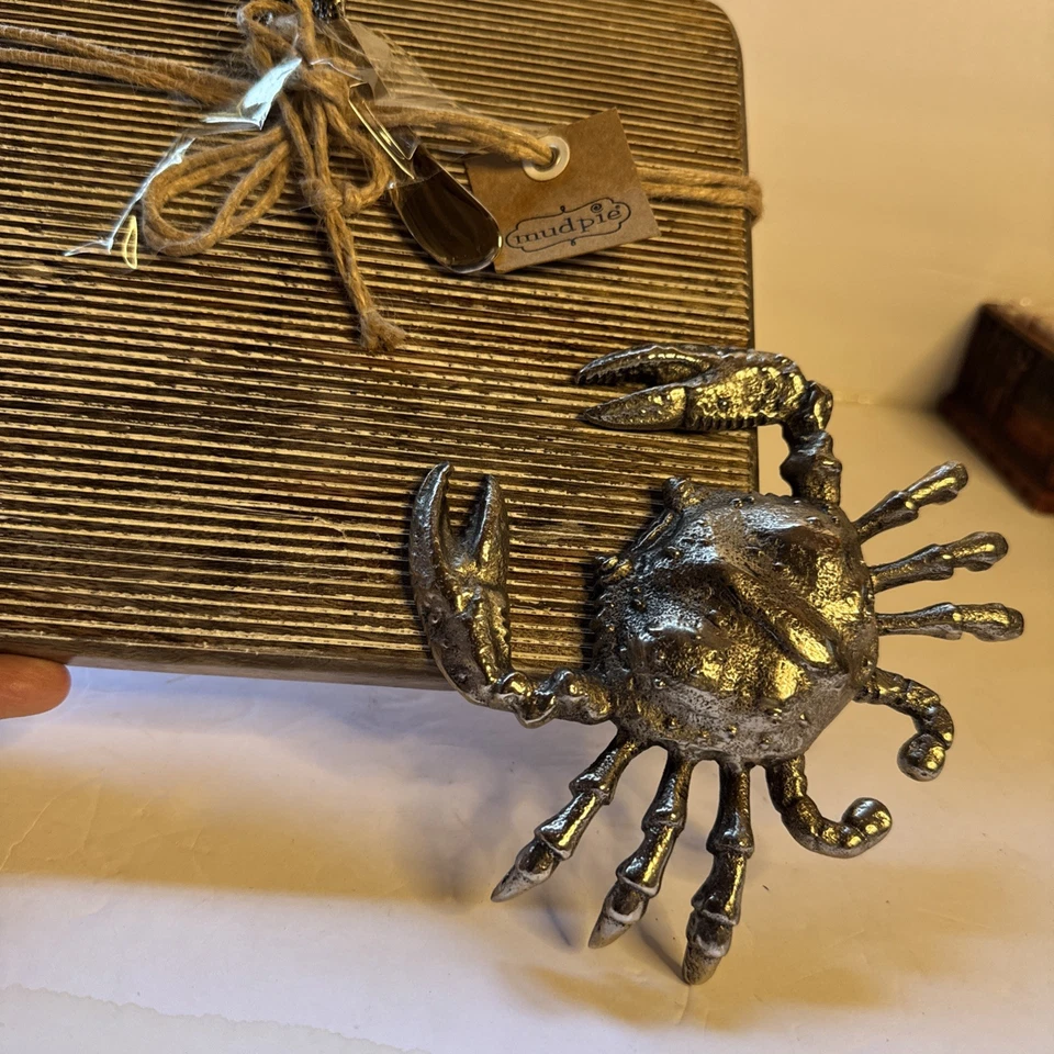 NUEVO CON ETIQUETAS Mudpie tabla de aperitivos queso bandeja de frutas con adorno de cangrejo 8x8 Foto 2 de 4