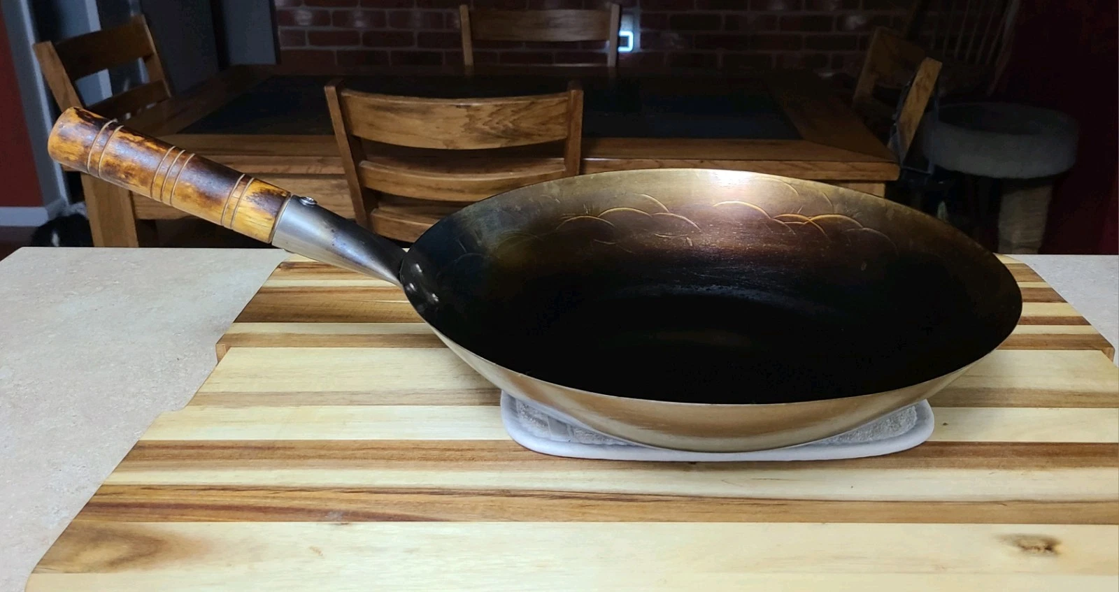 14" Flat Bottom Carbon Steel Wok Hand Hammered Mandarin SEASONED and READY
Opens in a new window or