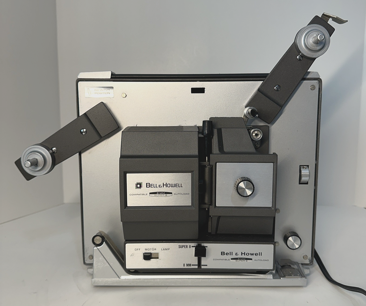 CINÉMA. PROJECTEUR BELL & Howell 16 mm. Sans ampoule. EUR 24,90