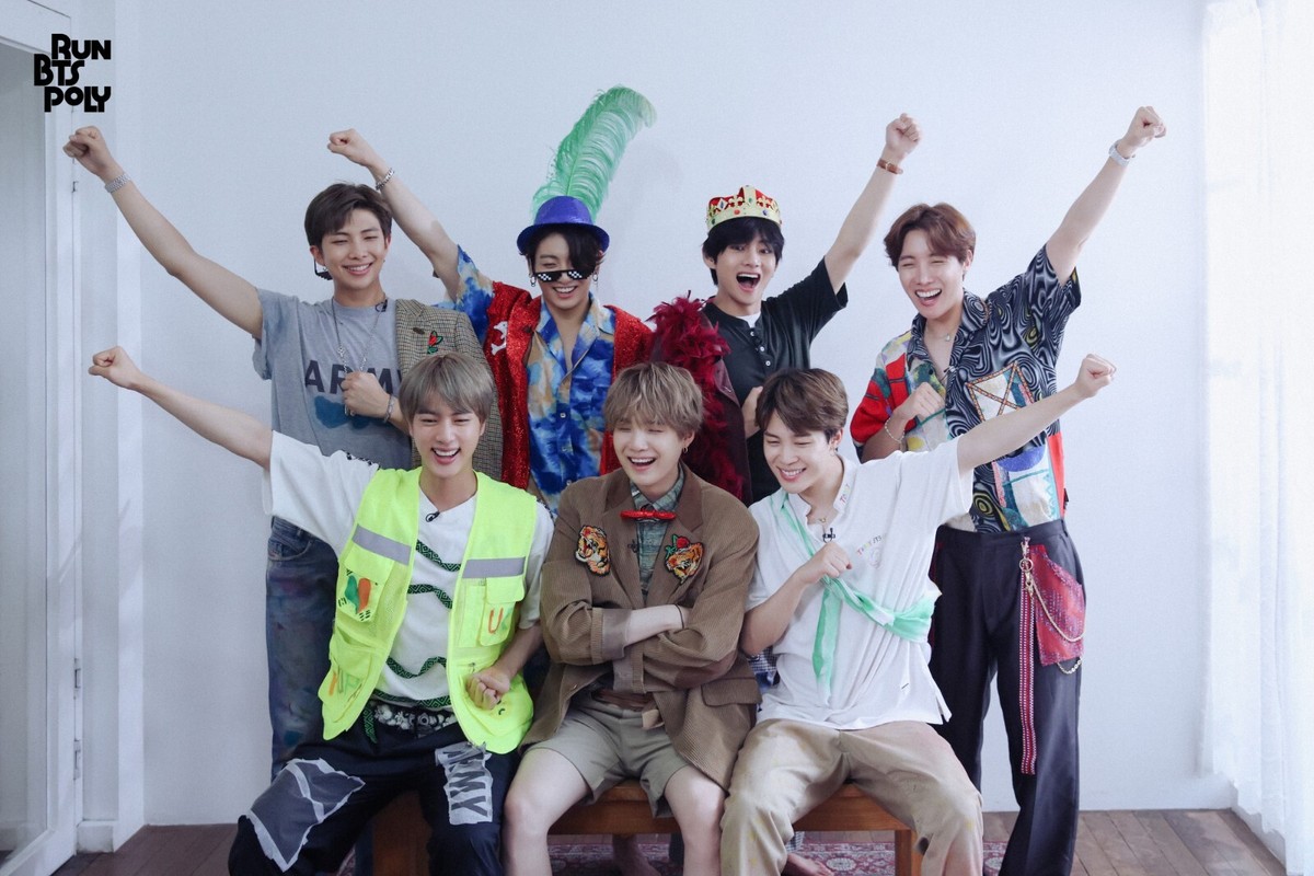 BTS RUN BTS POLY HIGHLIGHT PACKAGE 96p P.Book+Game Board+Cards