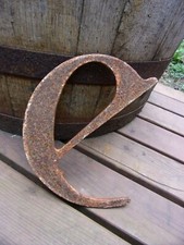 antique rusty lower case letter "e" architectural salvage 7 3/4" X 8 3/4" garden