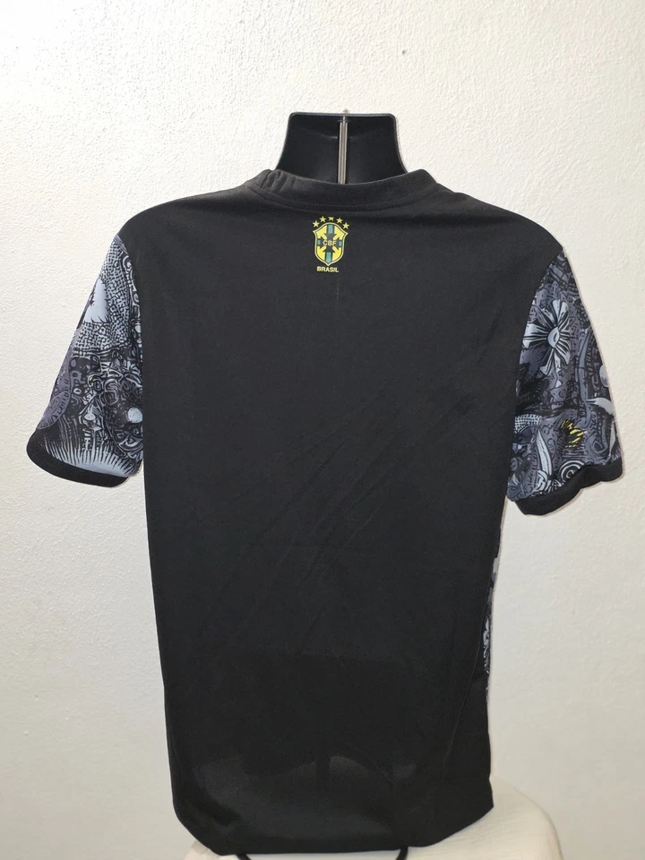 Camiseta Brasil Blanco y Negro Edición Especial Jesús Fan Foto 4 de 4