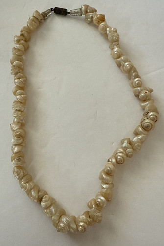 Vintage 1950's Snail Shell Iridescent Choker Necklace 16"