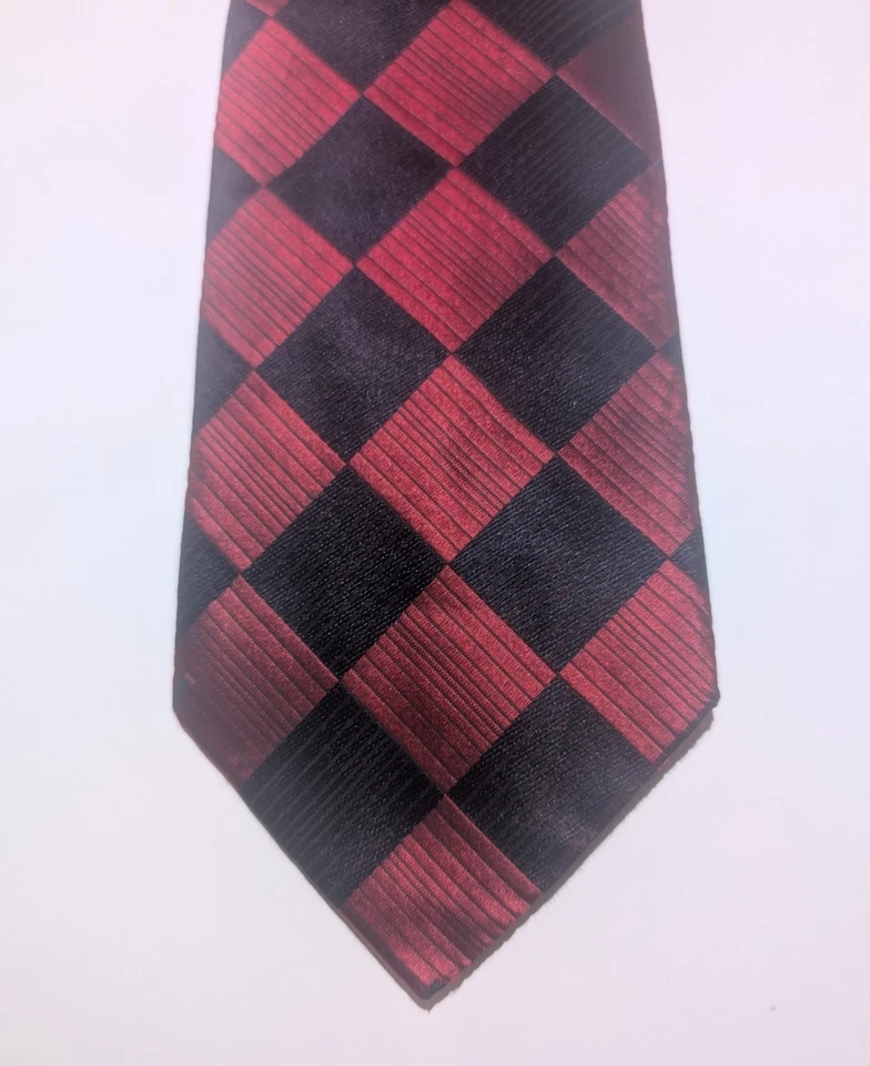 Bottega Veneta Tie.  100% Silk. Red and Black Check Made In Italy. - Image 4 of 4