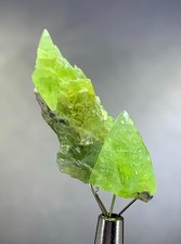 Beautiful natural green peridot crystal from Skardo Pakistan_39.90 CTS
