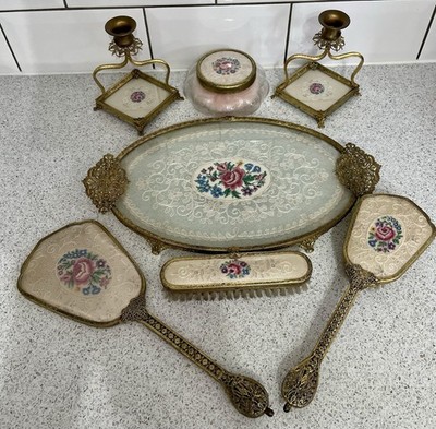 PETIT POINT FILIGRANES SCHMINKTISCH SET TABLETT BÜRSTEN SPIEGEL KERZENSTÄNDER PUFF x7