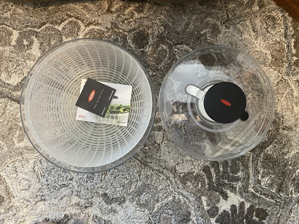 Spinner de ensalada mediano OXO de 10,5 pulgadas - transparente nuevo sin caja Foto 3 de 4
