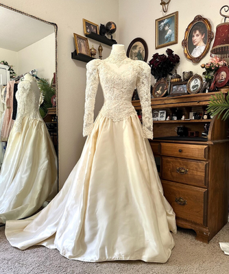 Vintage White Ivory Long Sleeves Wedding Dresses Lace Appliques and Satin Bridal | eBay Vintage White Ivory Long Sleeves Wedding Dresses Lace Appliques and Satin Bridal | eBay