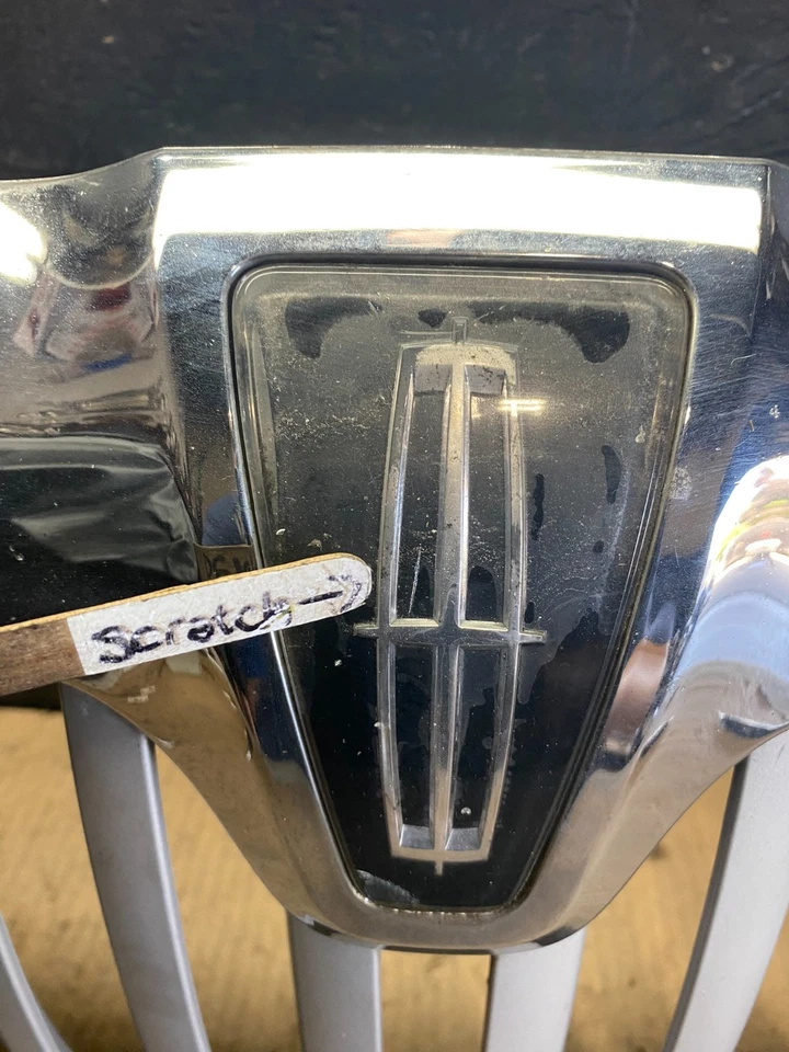 2003-2006 Lincoln Navigator Front Upper Grill Grille Q5744 DG - Image 4 of 4