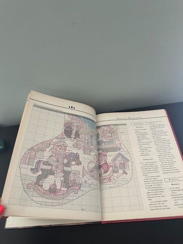 DE COLECCIÓN 1992 MEDIAS DE NAVIDAD EN LIBRO PUNTO DE CRUZ - Imagen 4 de 7