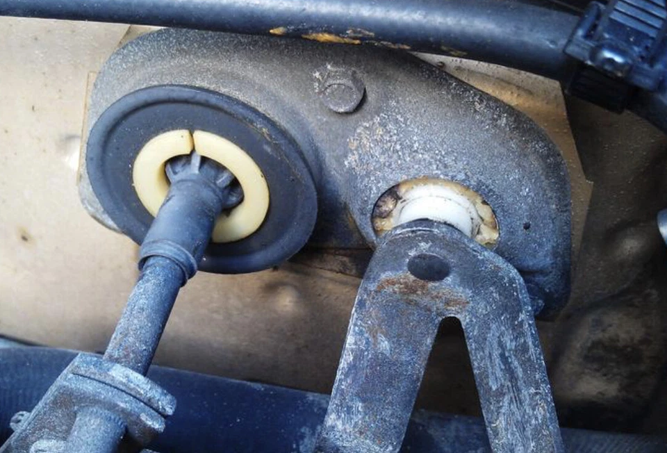 Bola articulada / casquillo para varillas de gas regulación motor M102 1233001540 Foto 4 de 4