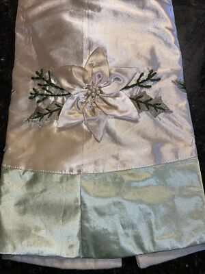 Christmas /Holiday New Tree Skirt 52 Inch Diameter Green & Cream