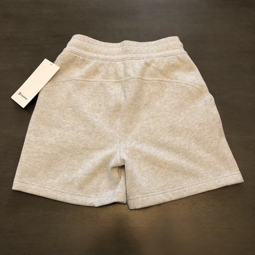 Lululemon Scuba hoch geschnittene Shorts 5" Größe 2 brandneu mit Etikett - Bild 4 von 4