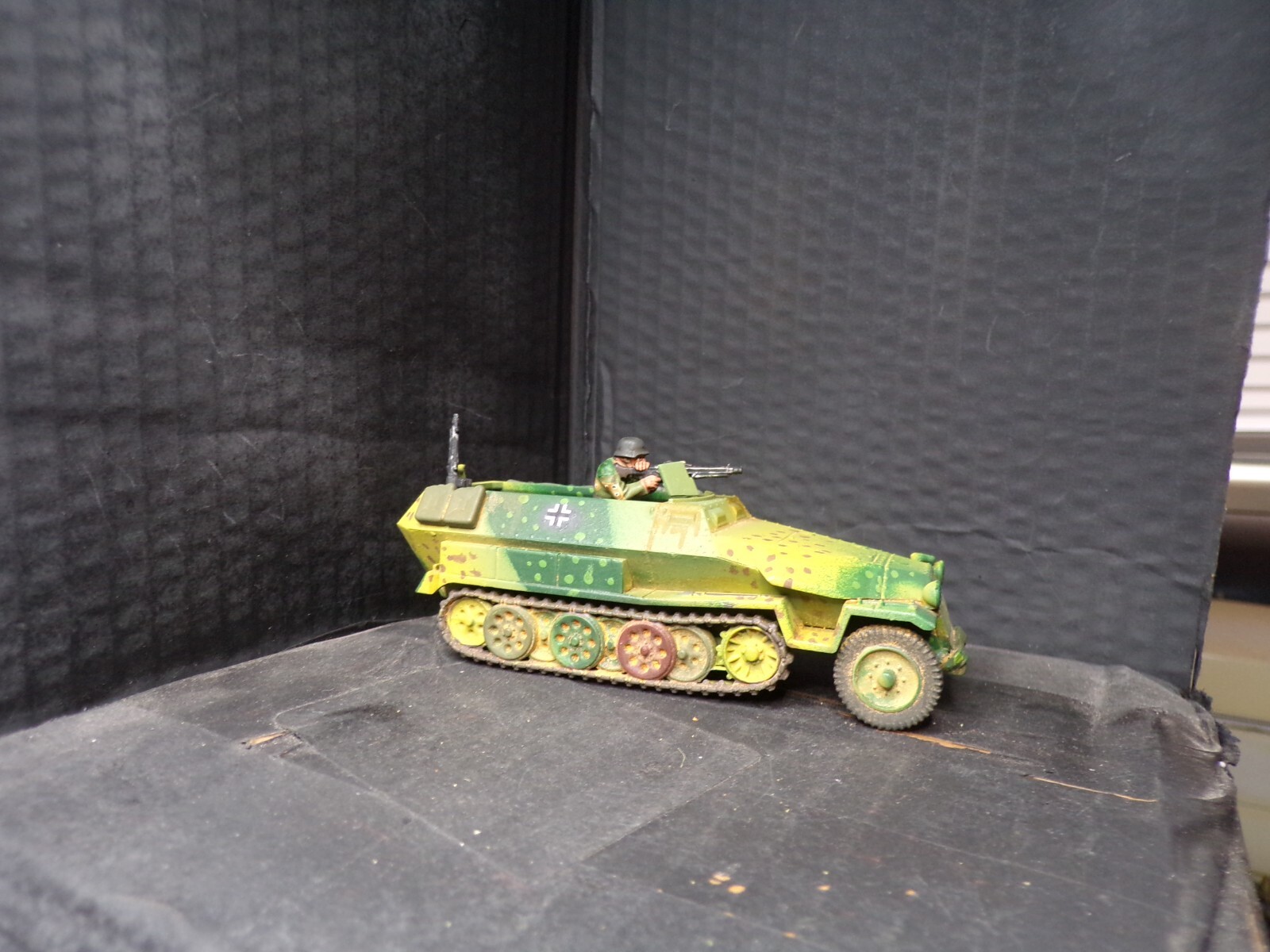 BOLT ACTION 1/28 1/56 pro built/painted Waffen SS 10 man squad w