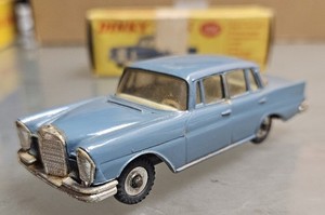 coche a escala, mercedes 220 se, dalia solido