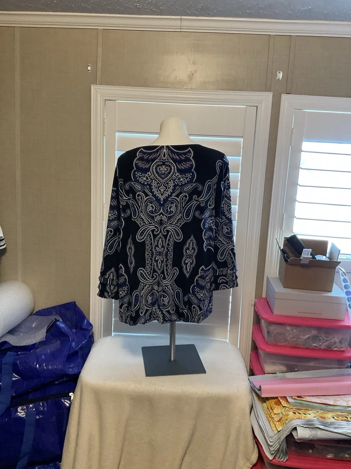 Alfani Women's Blue Long Sleeves V Neck Top With Black Background - Image 4 of 4