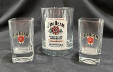 Jim Beam Kentucky Straight Bourbon Whisky Highball y dos vasos cuadrados de chupito