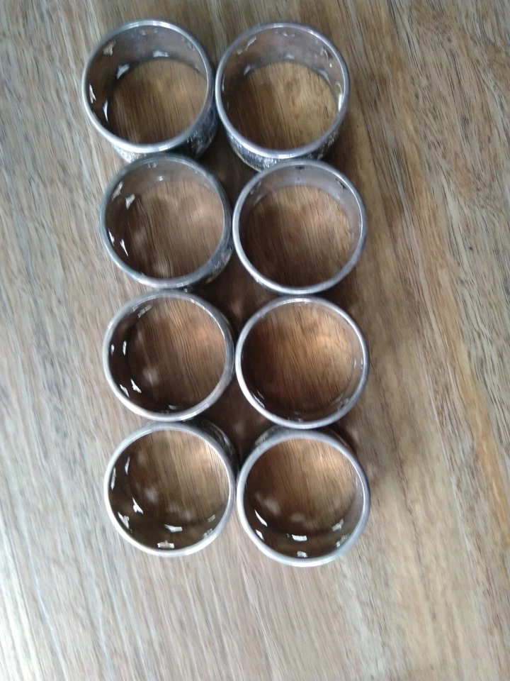 Anillos de servilleta de plata flor Foto 3 de 3