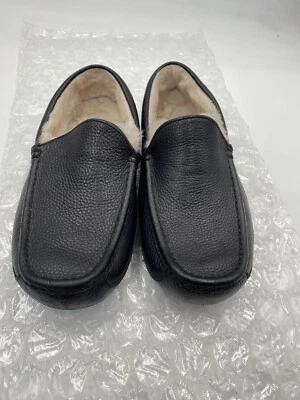 UGG Ascot 5379B Men’s Size 8 Black Leather Sheepskin Lined Slippers Mocassins - Image 1 of 4