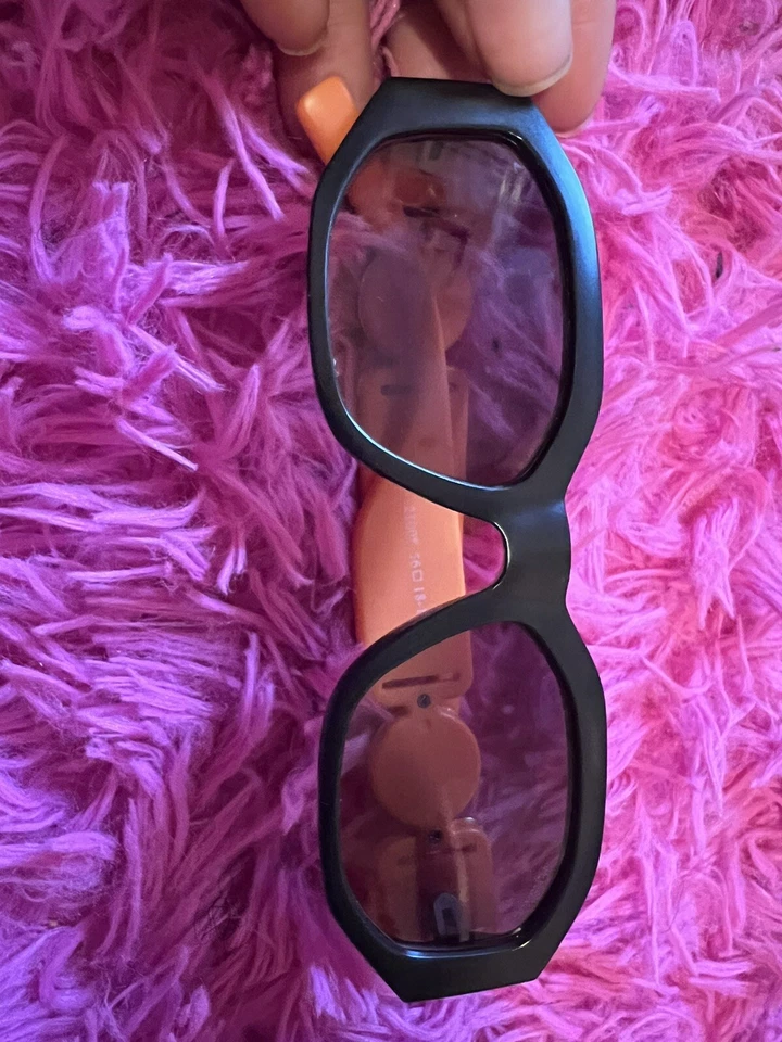 Женские солнцезащитные очки Versace VE4361 Biggie черные пластиковые - Изображение 2 из 3