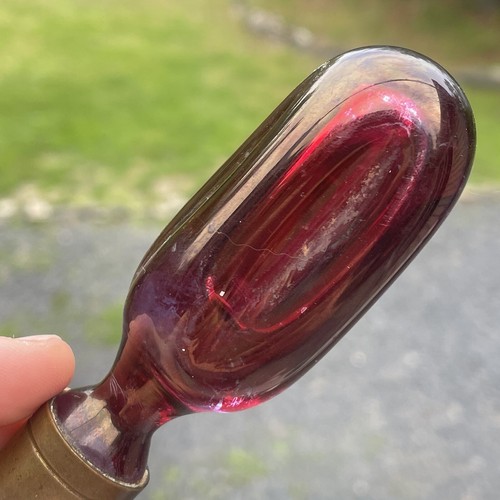 Antique - Vintage 20th C. Flashed Cranberry Red Glass Lamp Finial w/ Brass - 第 3/12 張圖片