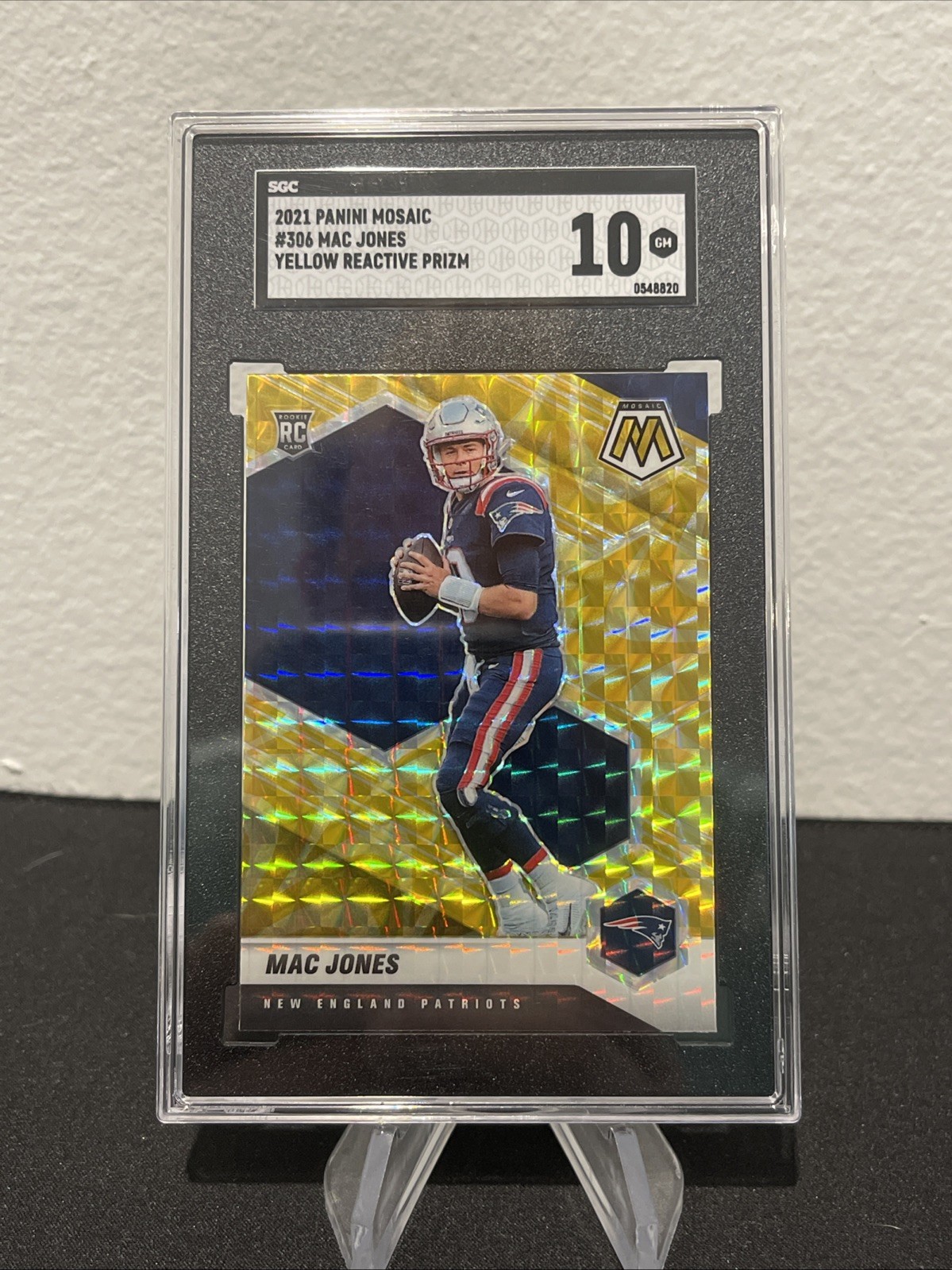 2021 Panini Mosaic - Rookies Mac Jones #306 Reactive Yellow Mosaic Prizm (RC)