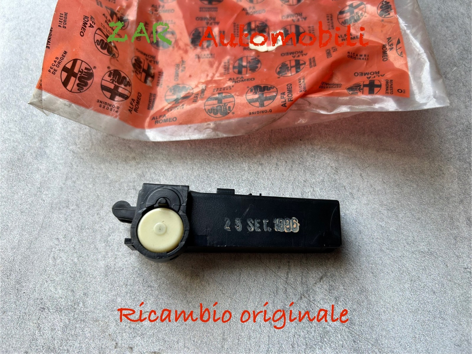 Mécanisme volet radio cassé sur Alfa Romeo 164 ? Remplacez la charnière 60509274