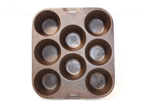Wagner Ware (R) 8 Cup Cast Iron Muffin Pan  c1920s