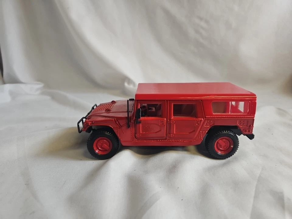 Maisto Hummer H1 4 door Wagon SUV 1/27 Diecast Car #NCC - Image 3 of 4