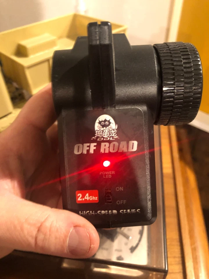 Camion Militare americano Radiocomandato 4x4 scala 1/16 con Luci beige 2.4Ghz - Immagine 4 di 4