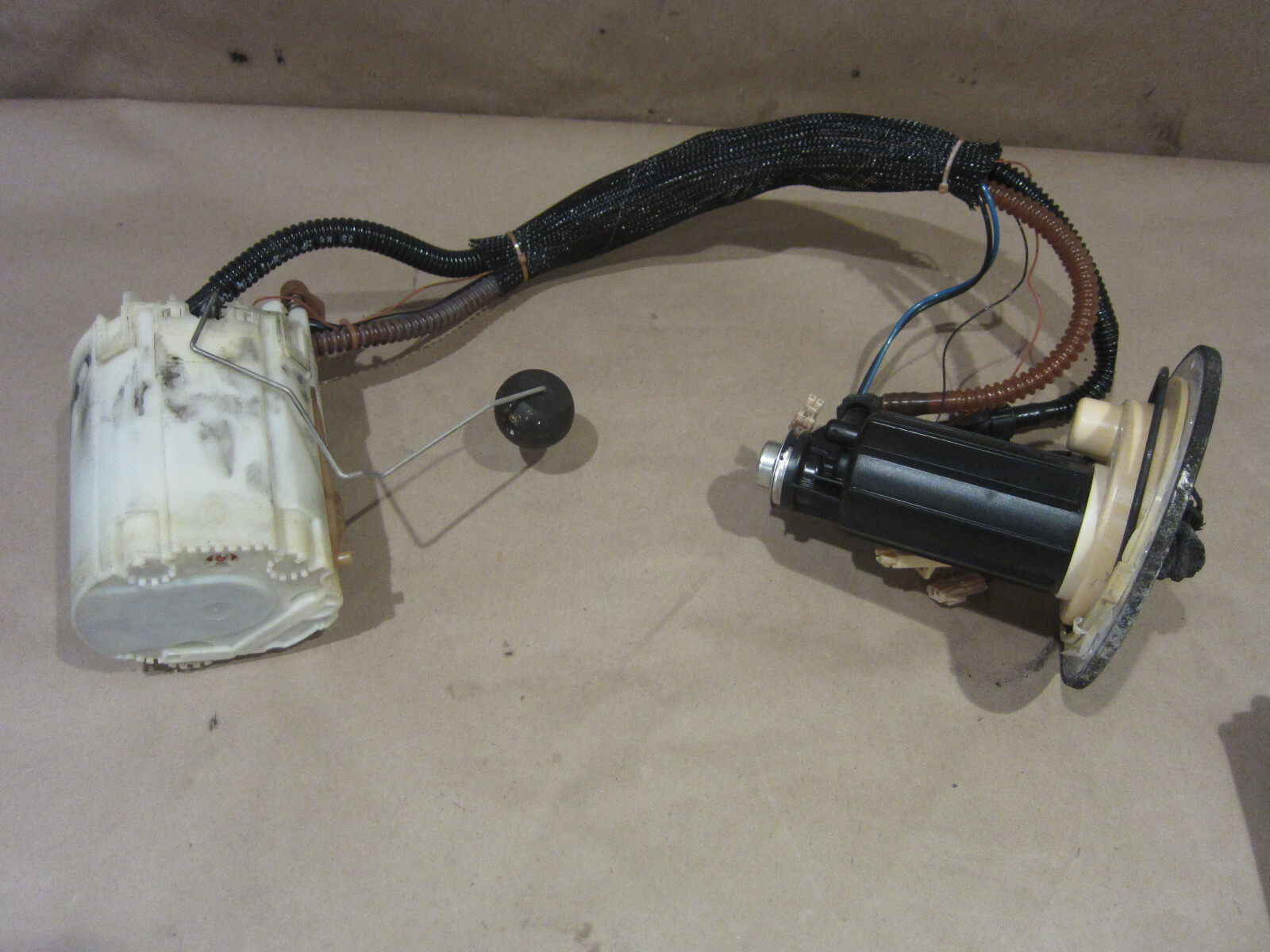 Ferrari 458 - LH Fuel Pump With Filter Assembly - Damage - P/N 272087 - 282785