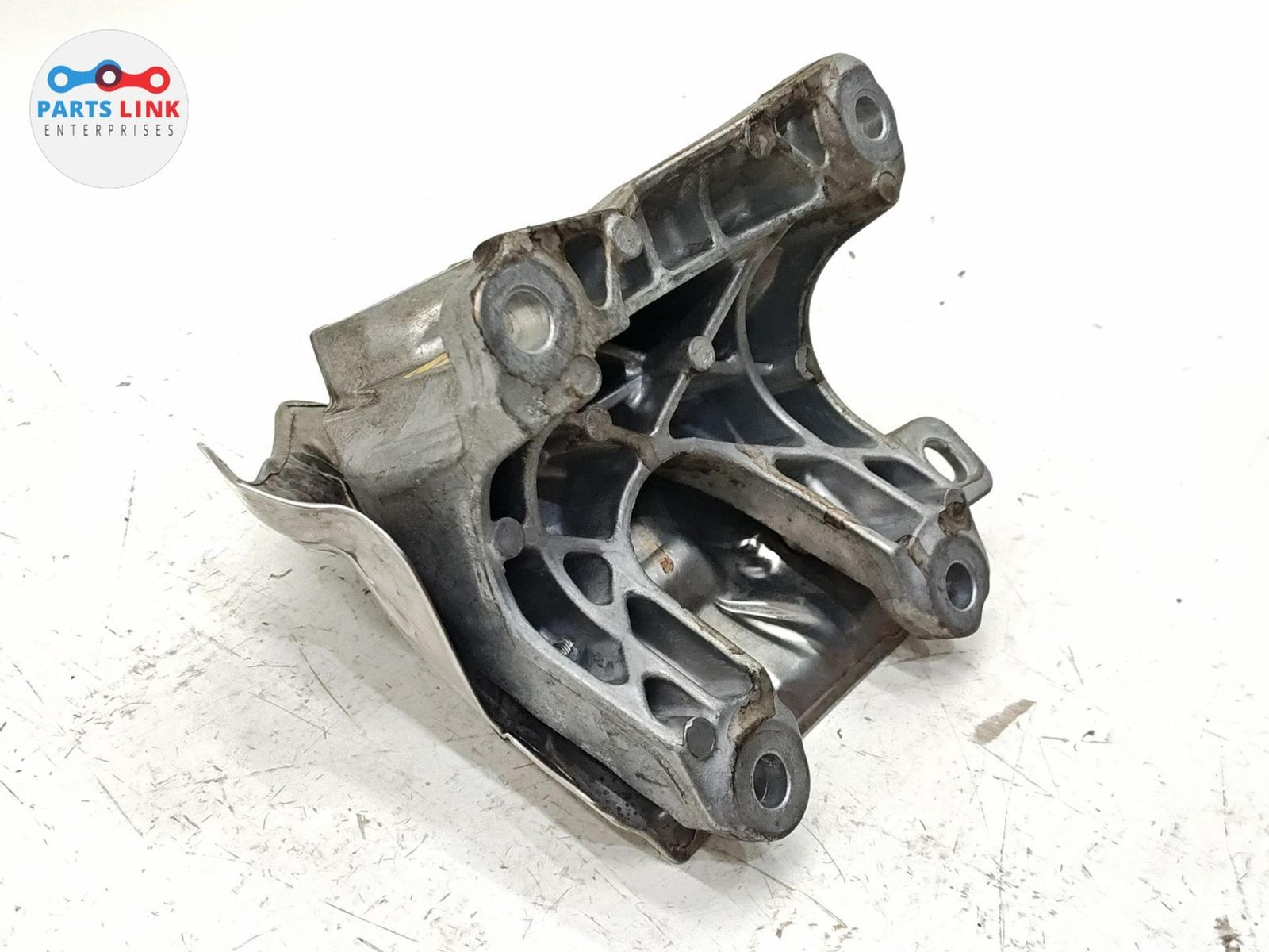 Bentley Bentayga Speed 2017-2020 Right Mounting bracket