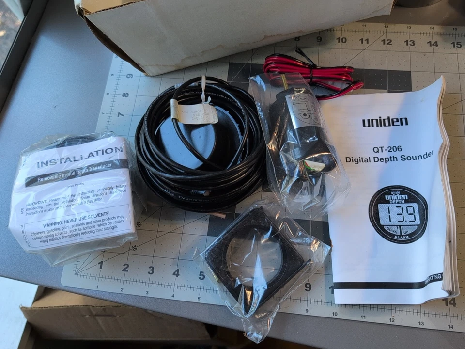 Uniden QT206HP Digital Depth Sounder Qt-206HP Gauge Alarm w/ Transducer Black - Image 2 of 4