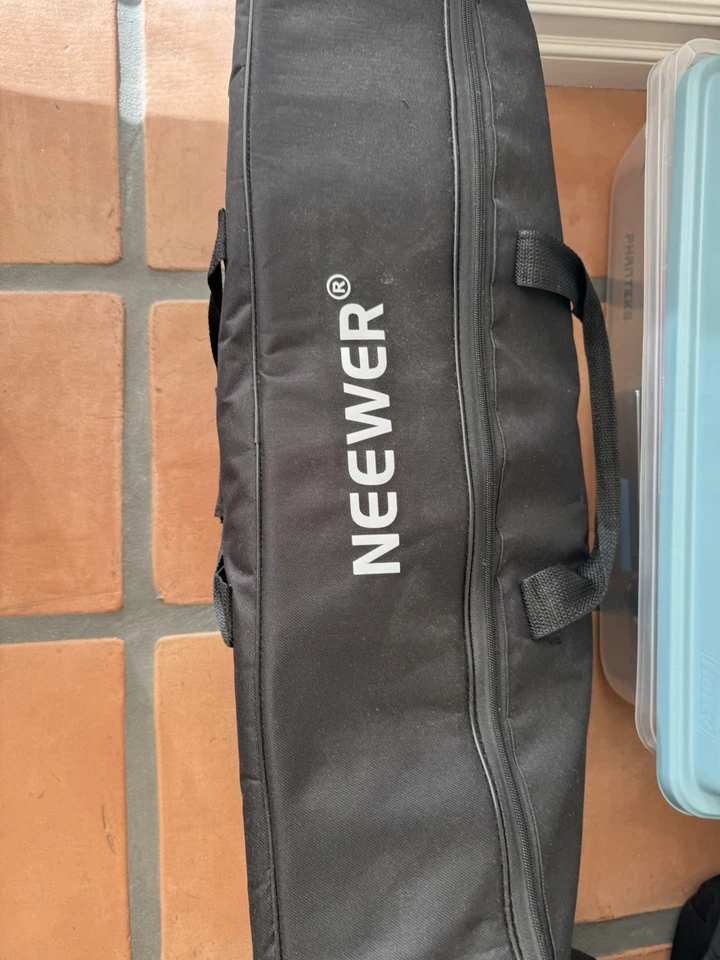 Kit de iluminação fotográfica com pano de fundo Neewer - Imagem 3 de 4