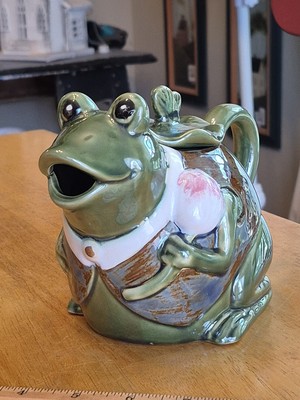 PIER 1 Imports 5.5''×8''×4'' Frog Tea Pot and Lily Pad Lid with Butterfly EUC 