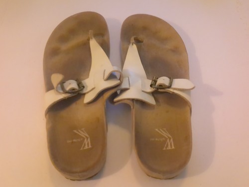 White Mountain Womens White Cagney Leather Thong Sandals Womens Sz 7.5M Slip On - Picture 3 of 4