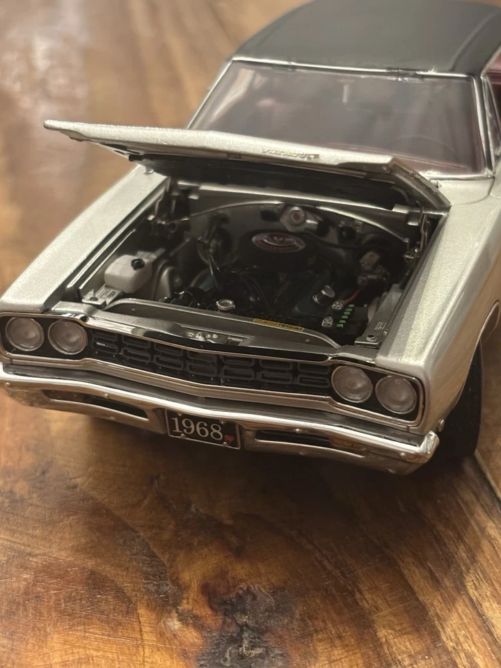 Danbury Mint 1968 Plymouth Road Runner 383 plateado/negro raro 1:24 Foto 4 de 4