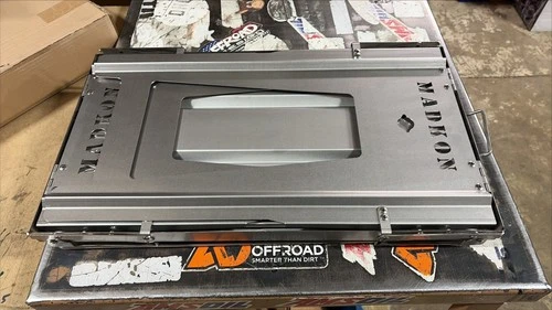 MADKON BRAAI 600S PORTABLE CHARCOAL GRILL - 第 2/7 張圖片