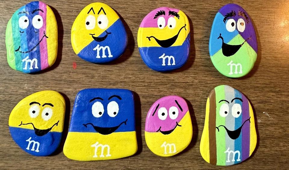 M&M hand painted Geocaching Trackables - Image 2 of 4
