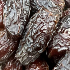 11LB MEDJOOL JUMBO DATES. CALIFORNIA FRESH DATES. DELICIOUS AND JUICY