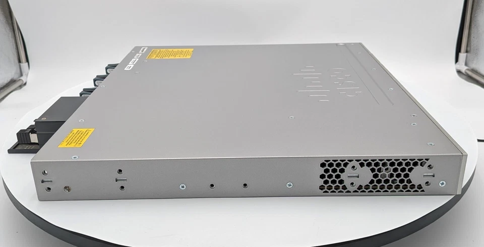 Switch Cisco WS-C3850-48U-S Catalyst 3850 + C3850-NM-4-1G - Certificado 5 estrellas Foto 3 de 4