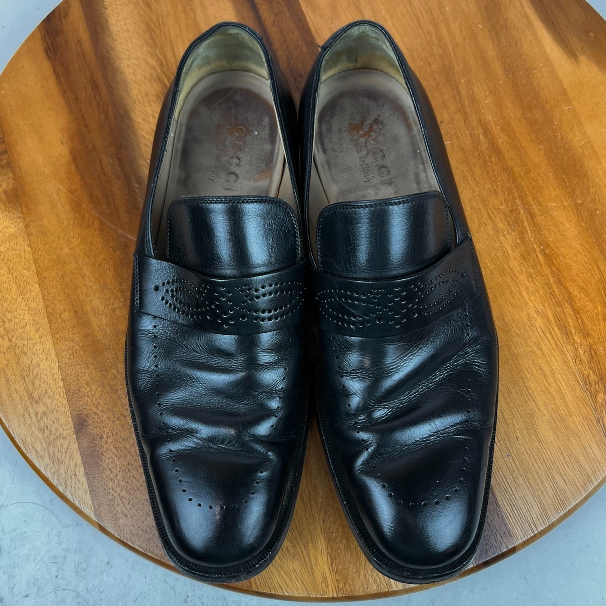 Mens Gucci Black Leather Perforated Accent Penny Loafers 