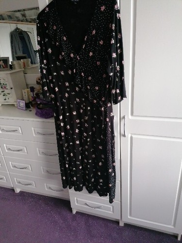 Beautiful Black Floral Jersey Type Midi Dress Size 22 From Peacocks - Picture 8 of 11