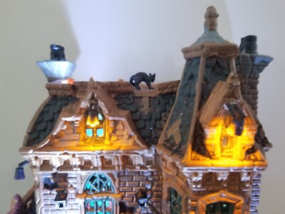LEMAX Spooky Town Withered Mansion #45662 Works! Halloween Village