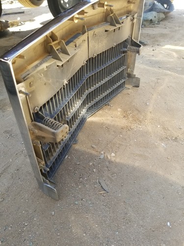 1985 - 1989 Lincoln Town Car Grille (88-89 style) - Picture 7 of 7