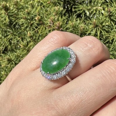 Klassischer Platin 5,45ct sehr schöner apfelgrüner Jade mit Diamant Halo Ring