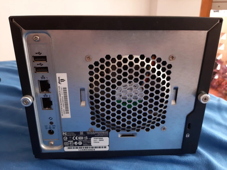 Lenovo Iomega EMC ix4-300d - Immagine 2 di 4