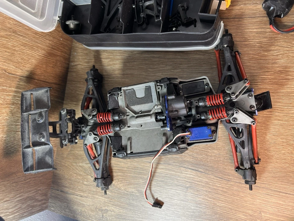 Large 1/16th Revo / Summit VXL Rc Parts Lot - Image 2 of 4